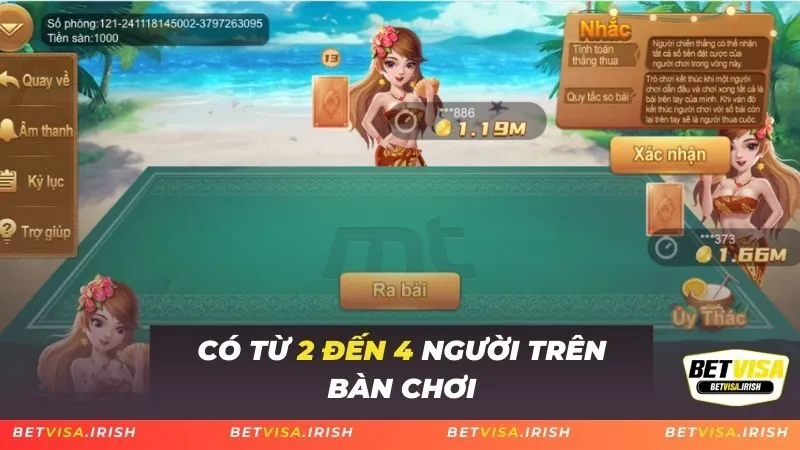 Có từ 2 đến 4 người trên bàn chơi